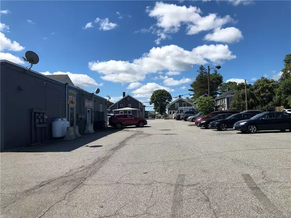 Clinton, CT 06413,15 East Main Street