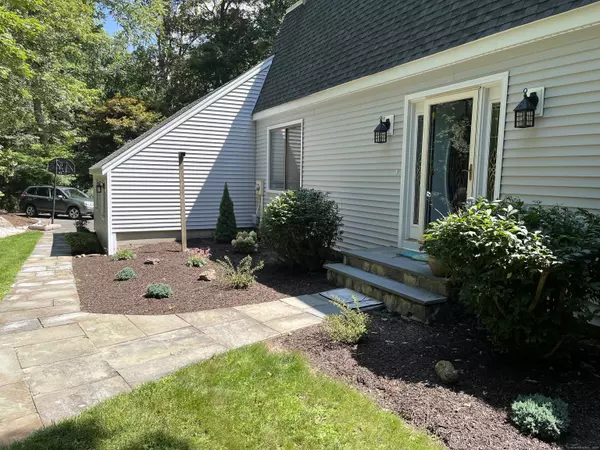 Ridgefield, CT 06877,125 West Mountain Road