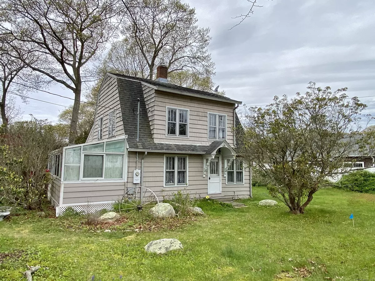 East Lyme, CT 06357,9 Sunset Avenue