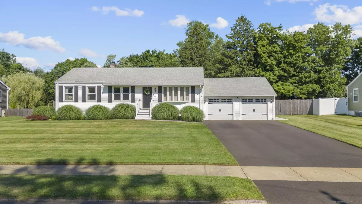 North Haven, CT 06473,30 Pine River Road