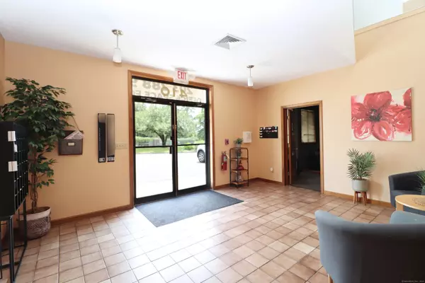 North Haven, CT 06473,410 State Street