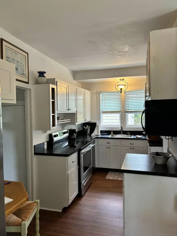 East Lyme, CT 06357,11 Uncas Road