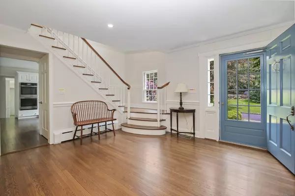 New Canaan, CT 06840,566 Weed Street