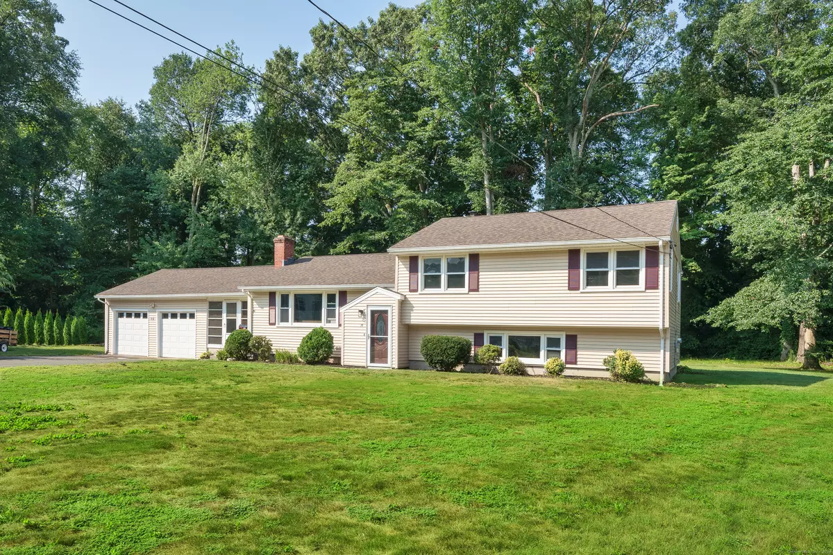 North Haven, CT 06473,15 Elliot Court