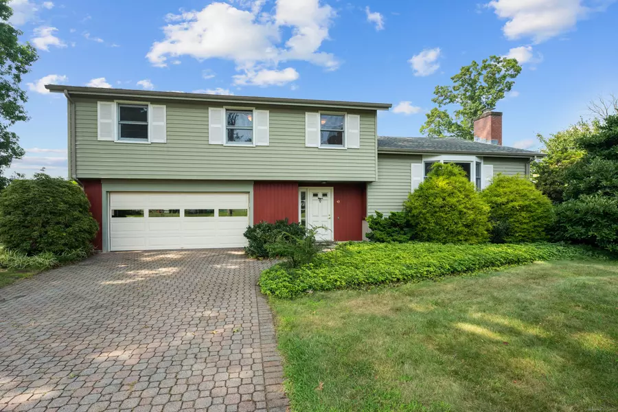 40 Riverside Drive, Branford, CT 06405