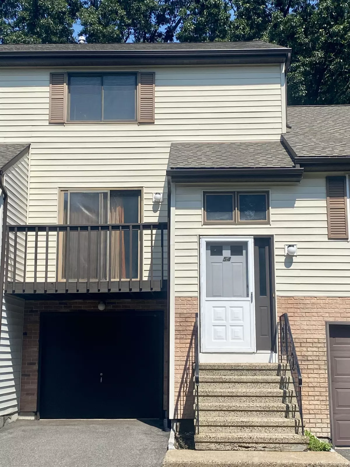 Manchester, CT 06040,5 Oak Forest Drive #4