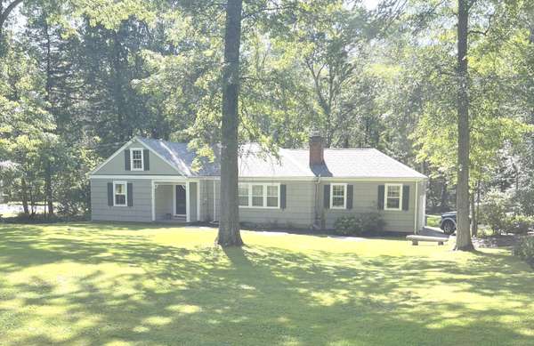 38 Wepawaug Road, Woodbridge, CT 06525