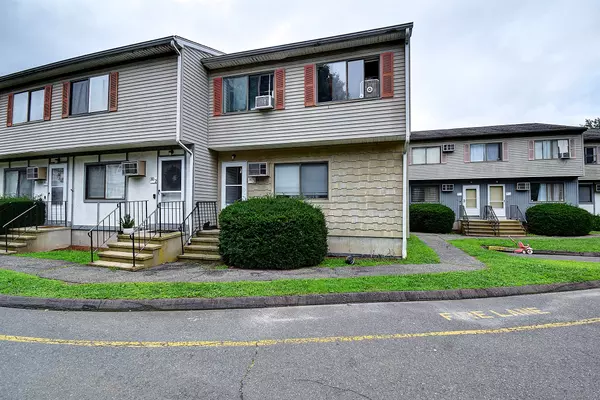 30 Coach Circle #3, Naugatuck, CT 06770