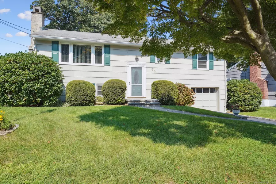 25 Donohue Drive, Norwalk, CT 06851