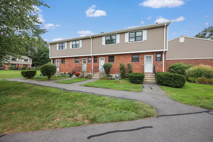 127 Hampton Court, Newington, CT 06111