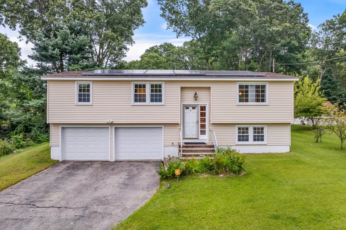 Ledyard, CT 06335,7 Mill Cove Road