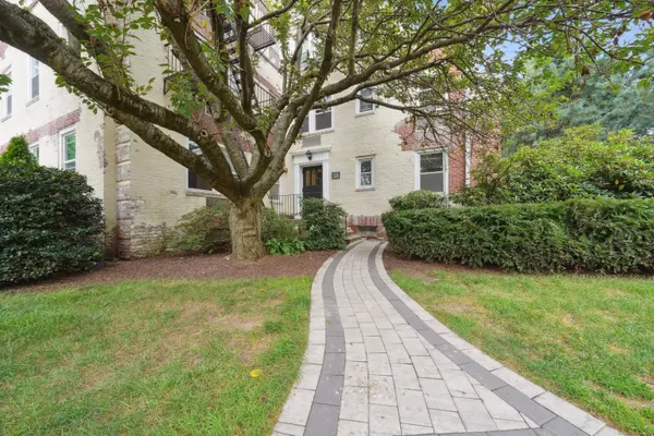 124 Woodside Green #1C, Stamford, CT 06905