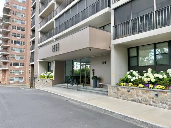 Stamford, CT 06902,44 Strawberry Hill Avenue #11M