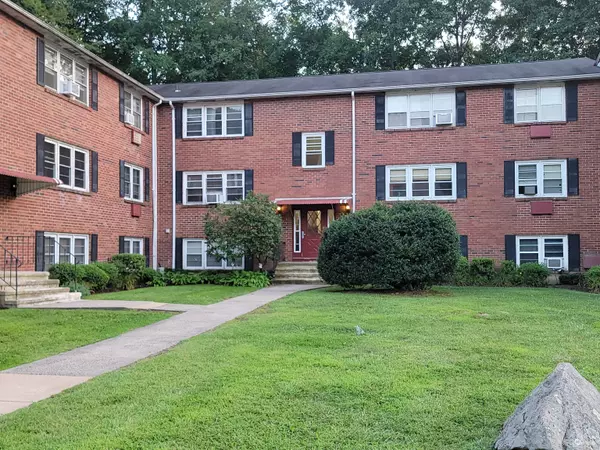 75 Colebrook Court #A, Branford, CT 06405