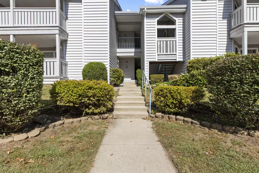 90 Crown Knoll Court #APT 142, Groton, CT 06340