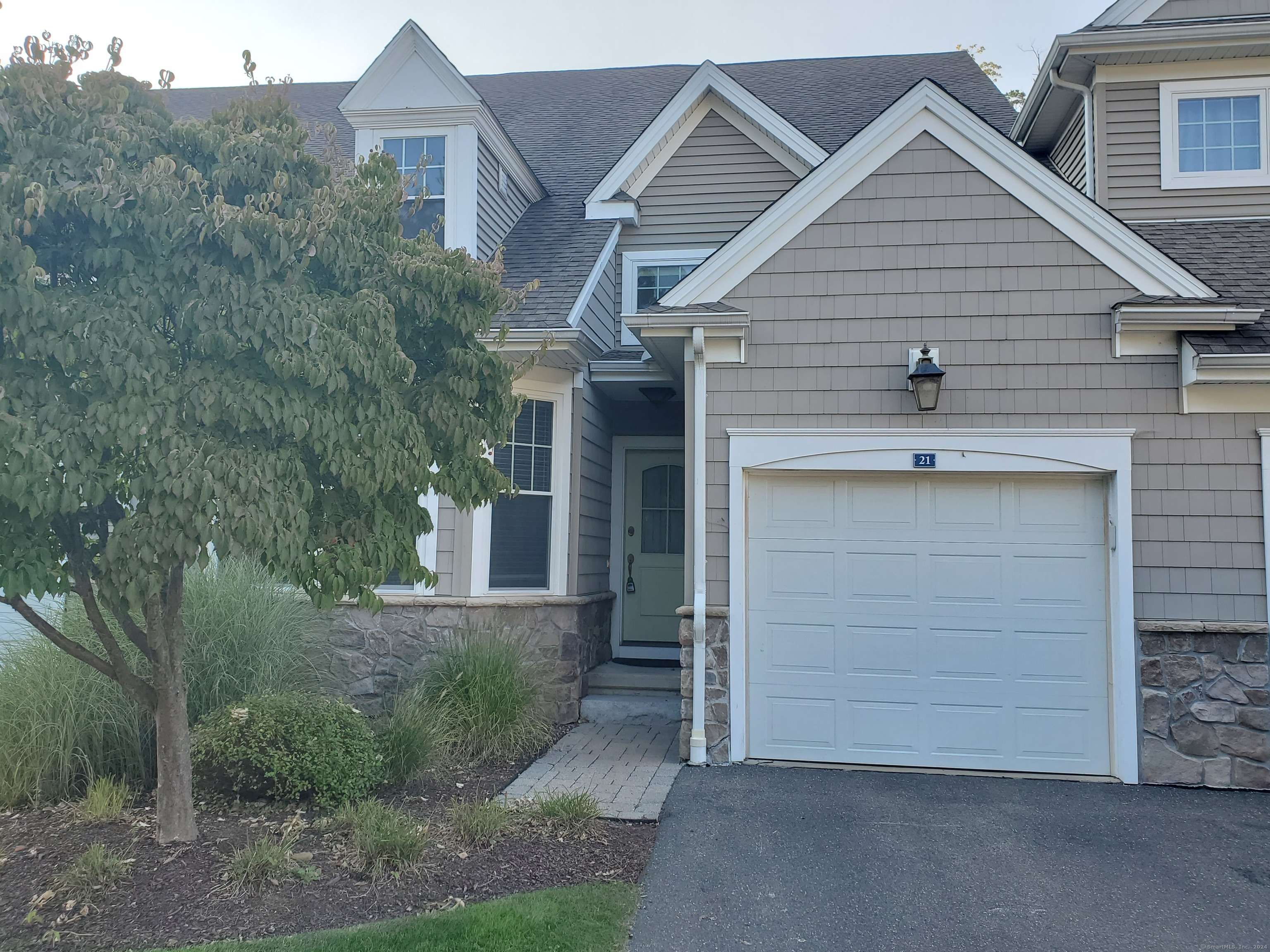 21 Bradford Walk #21, Farmington, CT 06032