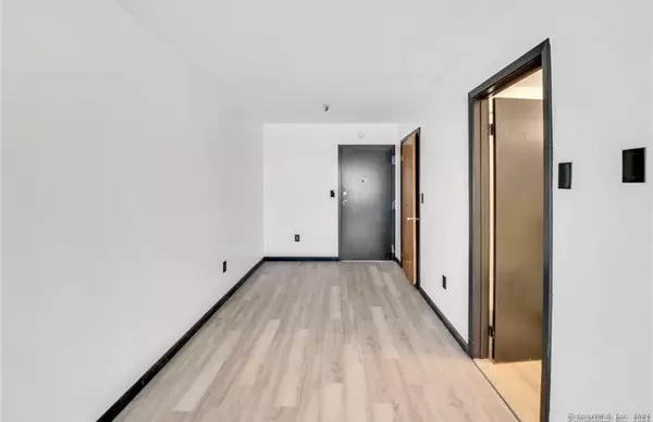 1660 East Main Street #4L, Waterbury, CT 06705
