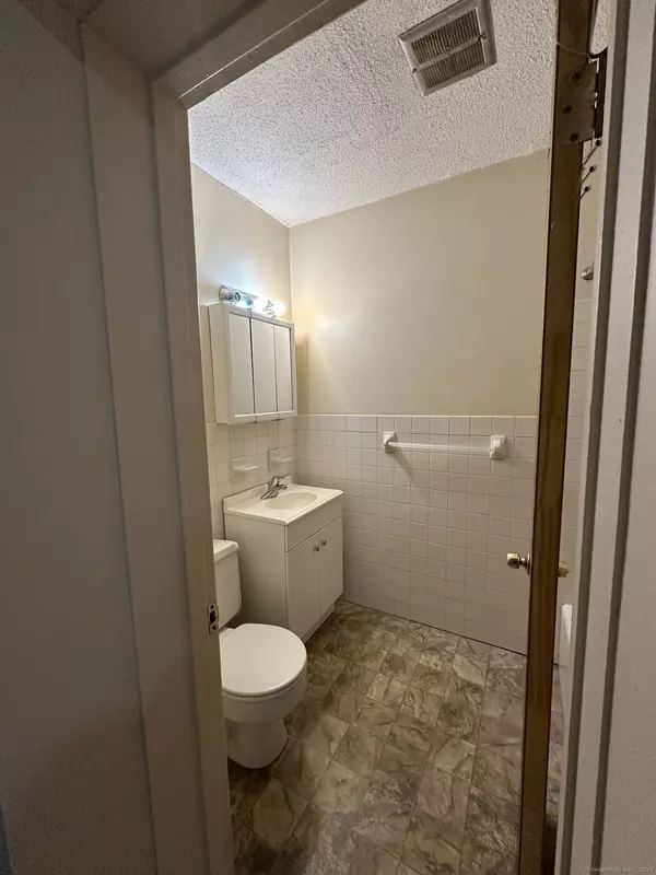 Waterbury, CT 06705,1660 East Main Street #5T