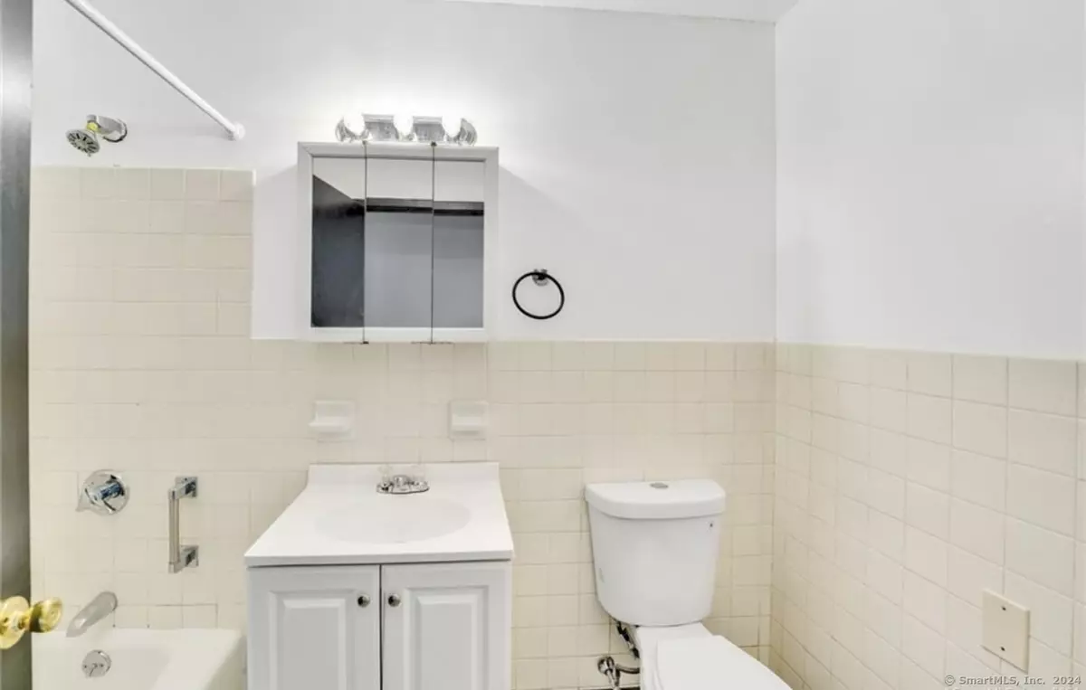 Waterbury, CT 06705,1660 East Main Street #4Q