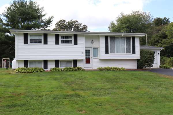 31 Meeting House Lane, Ledyard, CT 06339