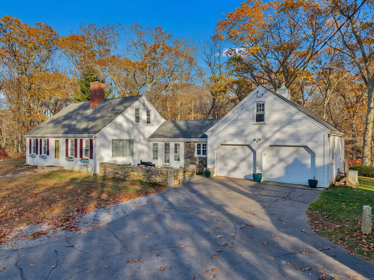 Stonington, CT 06378,352 Flanders Road