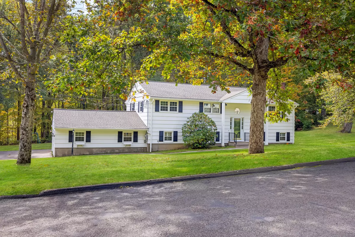 North Branford, CT 06471,51 Briarwood Drive