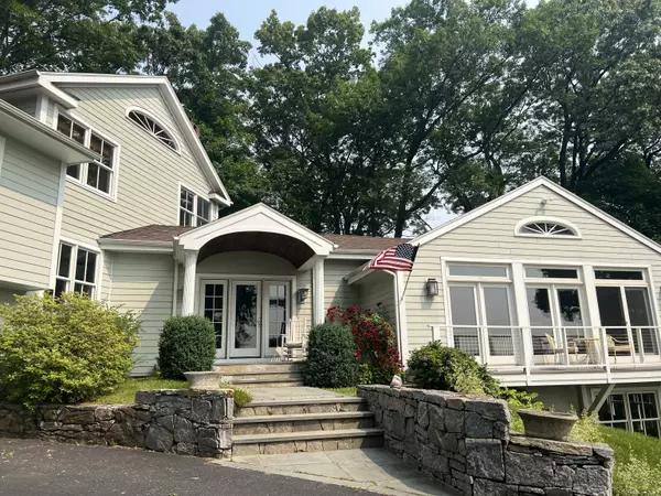 Greenwich, CT 06830,201 Shore Road