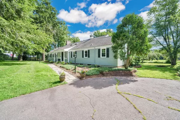 Simsbury, CT 06089,308 Hopmeadow Street