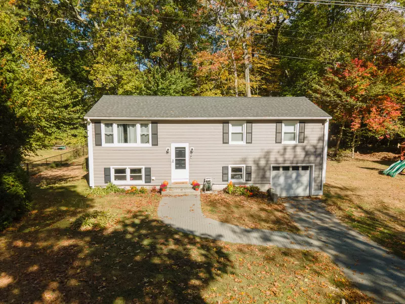 6 Pequot Drive, Ledyard, CT 06335