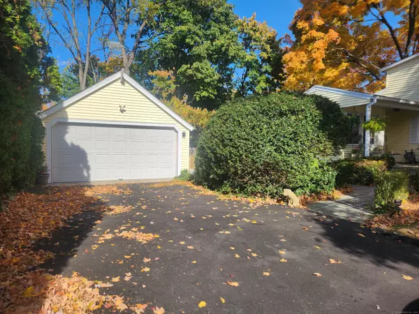 Darien, CT 06820,57 Maple Street