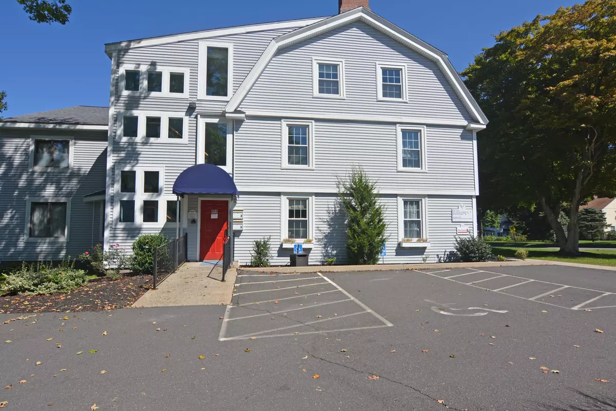 Cheshire, CT 06410,405 Maple Avenue #3