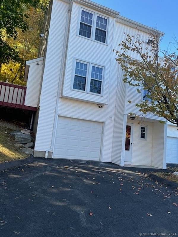 70 Deerwood Lane #1, Waterbury, CT 06704