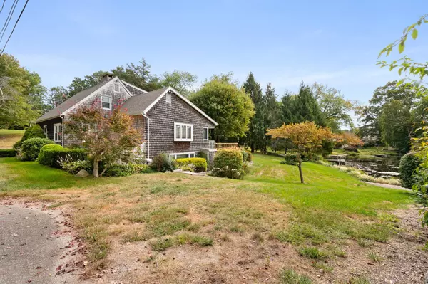 Montville, CT 06370,8 Beach Lane