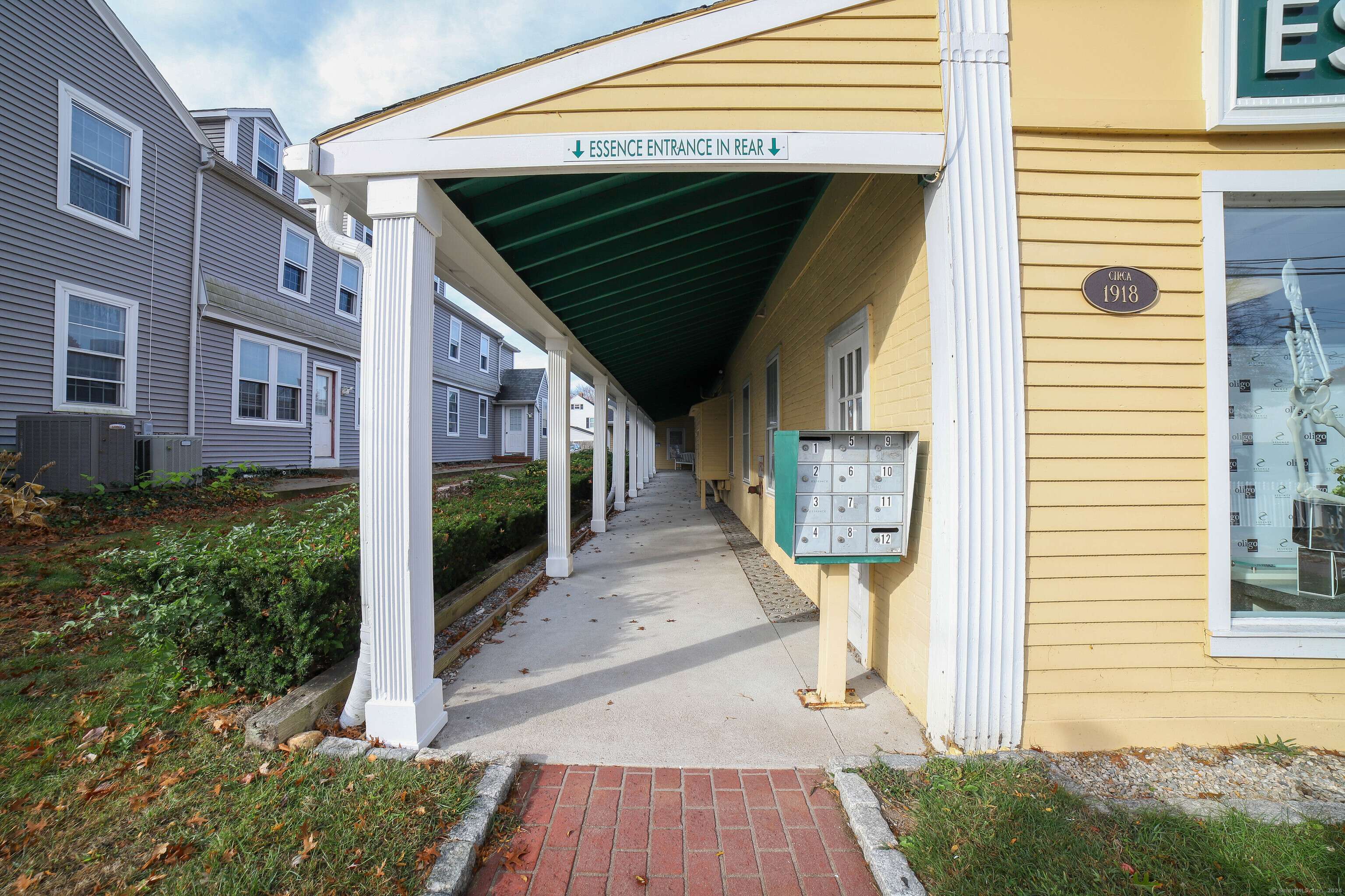 Old Saybrook, CT 06475,125 Main Street