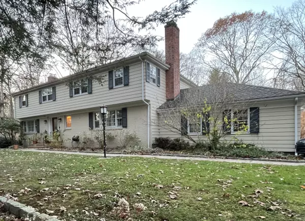 5 Diana Drive, Woodbridge, CT 06525