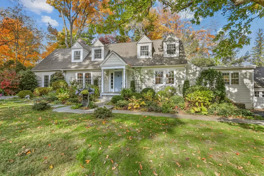 2 Hampton Lane, New Canaan, CT 06840