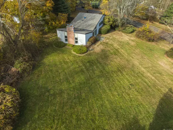 Orange, CT 06477,594 Saddle Ridge Road