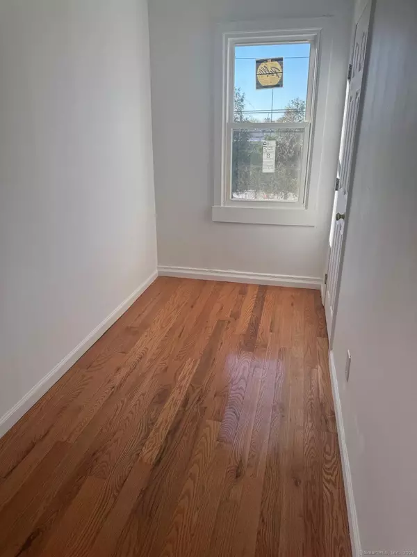 Bridgeport, CT 06608,980 Pembroke Street #2R
