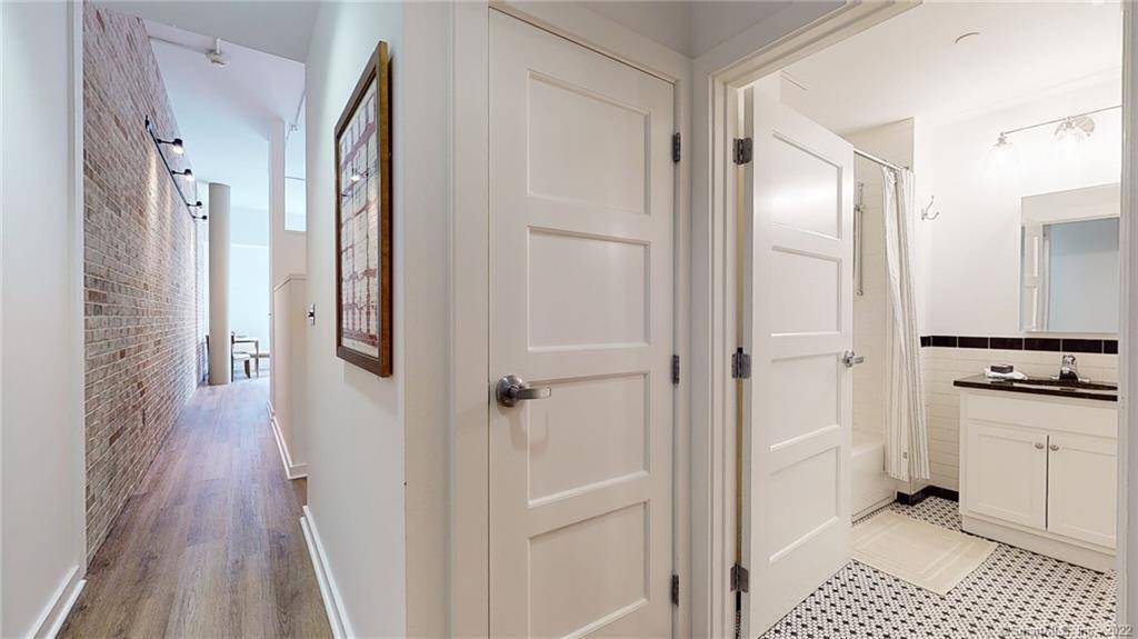 West Hartford, CT 06107,15 Dinah Street #323