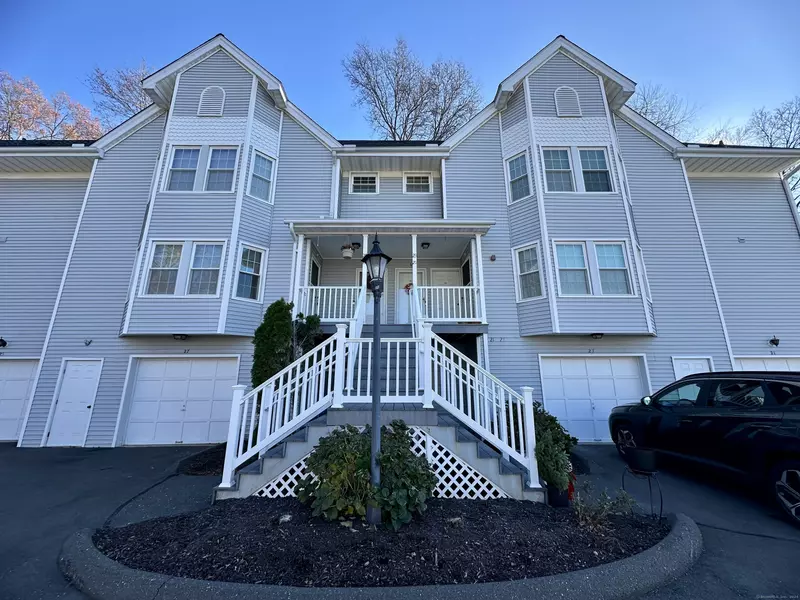 25 Woodhill Road #25, Milford, CT 06461