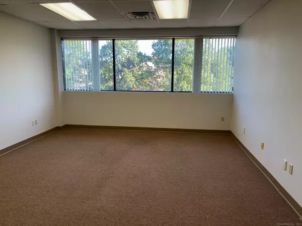 Trumbull, CT 06611,2 Corporate Drive #208