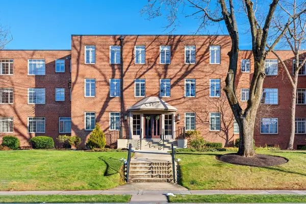 20 Outlook Avenue #APT 203, West Hartford, CT 06119