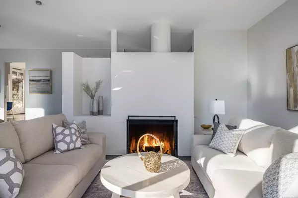 Greenwich, CT 06831,98 Hunting Ridge Road