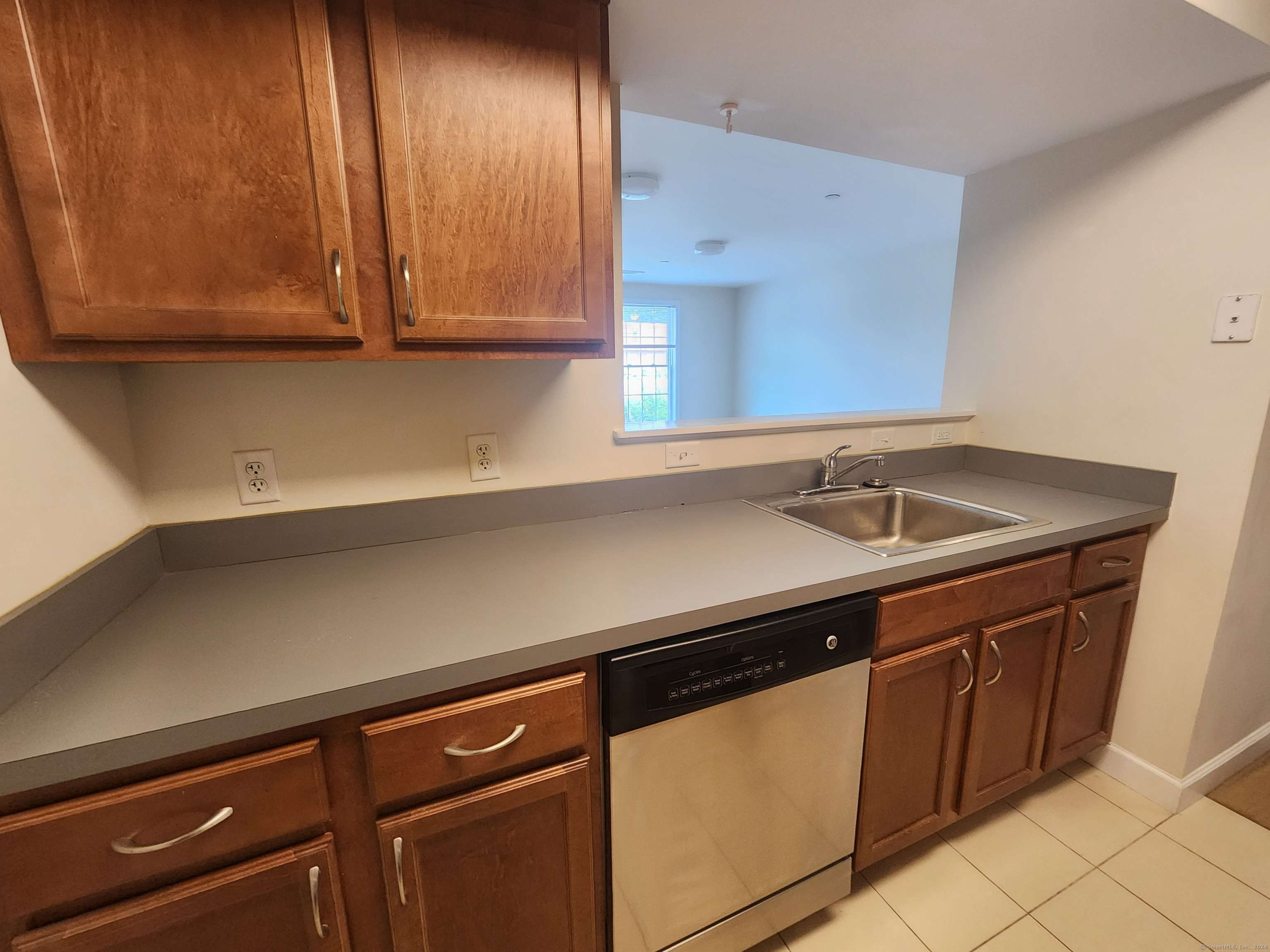 Stamford, CT 06902,1 Birch Drive #38