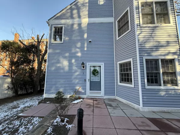 118 Grove Street #APT 1, Stamford, CT 06901