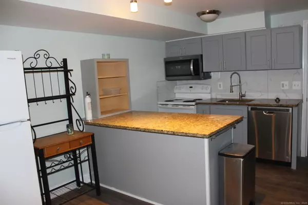 New Haven, CT 06511,488 Chapel Street #6