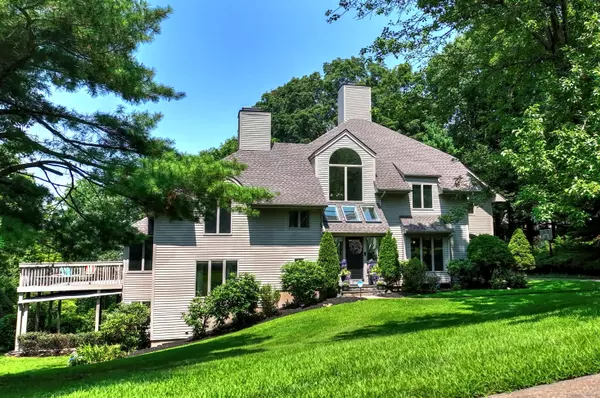 521 Overlook Road, Glastonbury, CT 06033