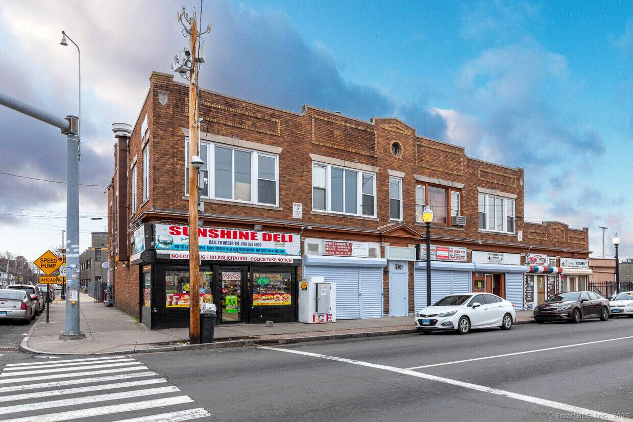 Bridgeport, CT 06607,1294 Stratford Avenue #1