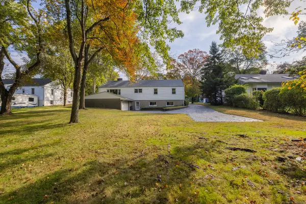 Trumbull, CT 06611,14 Candlewood Road