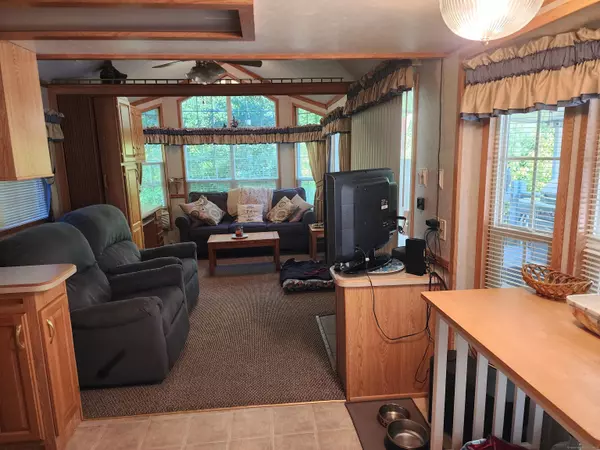 Griswold, CT 06351,262 Shetucket Turnpike #80